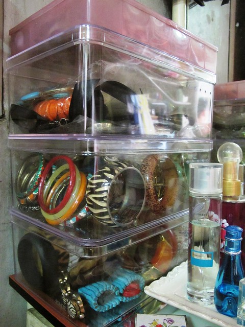 Organizing Vanity Dresser (18)