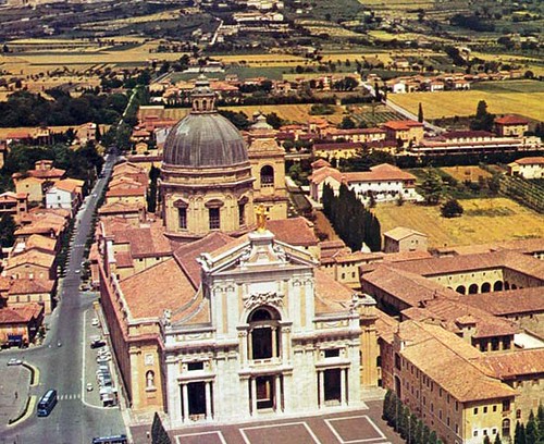 Vista aerea de la Basilica con el Convento al lado