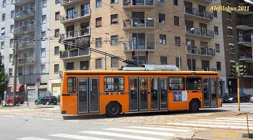 Milano: filobus Socimi n°953 in via Bassini - linea 93
