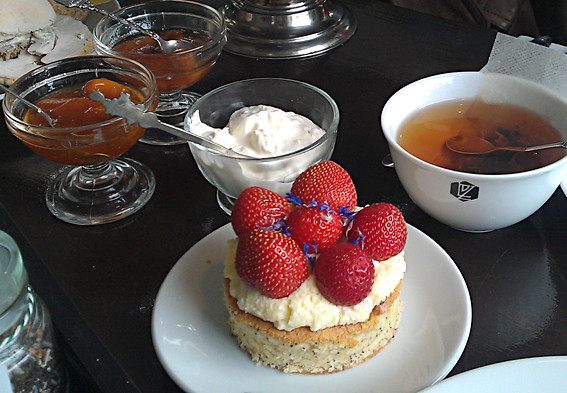 Afternoon tea at Lof der Zoetheid