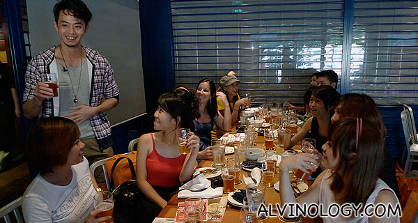 My colleague, Hock Chuan with the bloggers