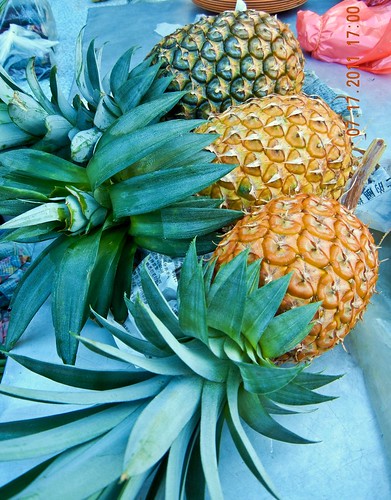 DSCN0731 Pineapple, Bercham market