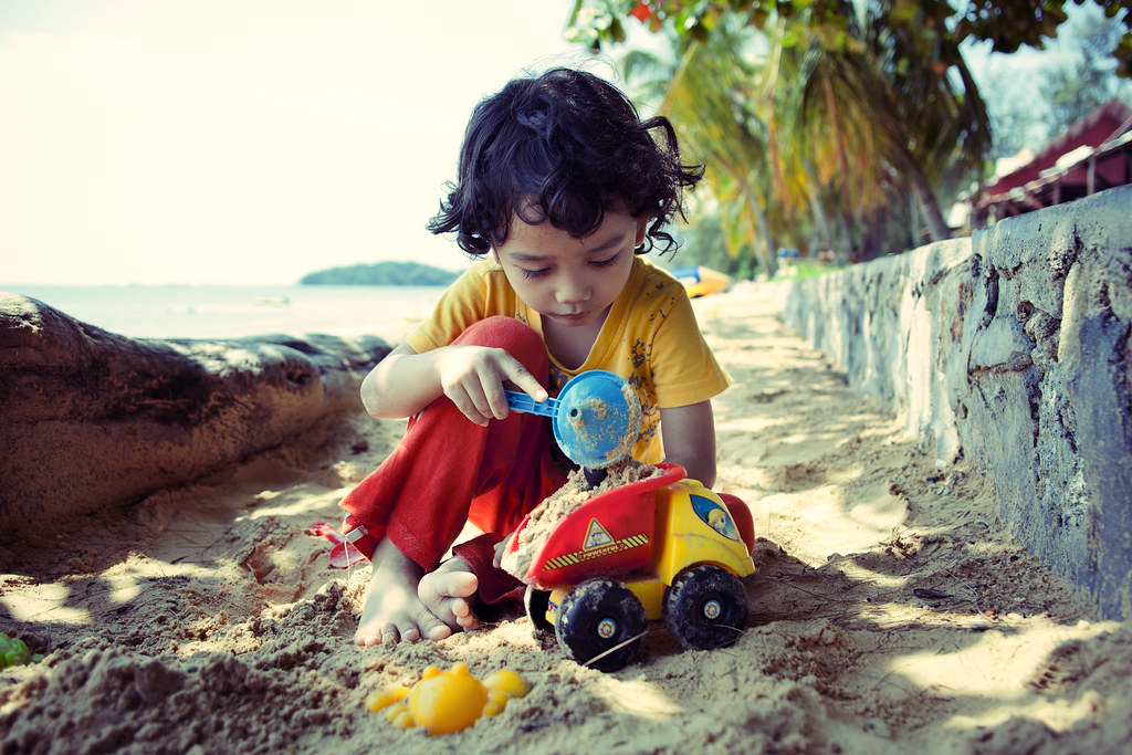 HaiQal at Teluk Kemang | Playing at The Beach