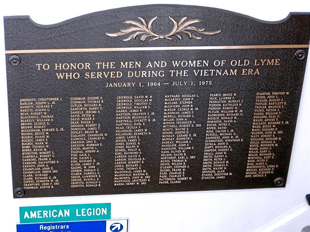 OLD LYME - TOWN HALL - VIETNAM MEMORIAL - 01a