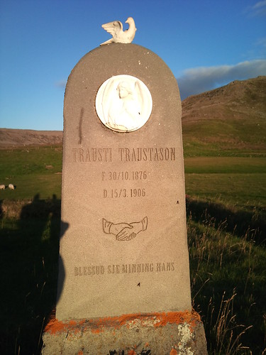 Grave in Breiðavík by XPeria2Day