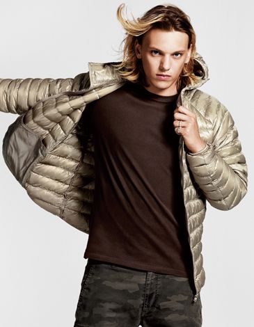 Jamie Campbell Bower0018_UNIQLO AW11