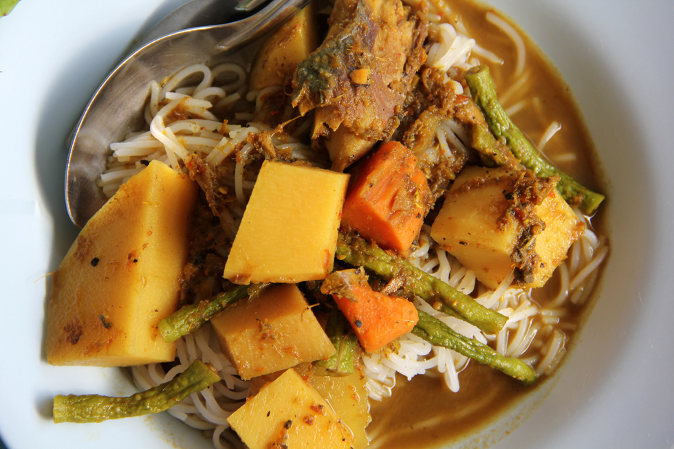 Gaeng Tai Pla (แกงไตปลา or salty fish kidney curry)