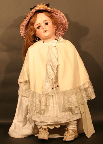 A  Walkure bisque doll, which sold for £500