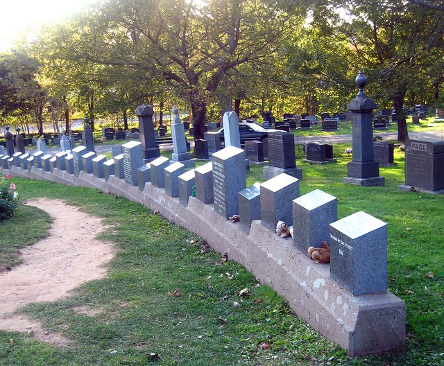 Titanic graves