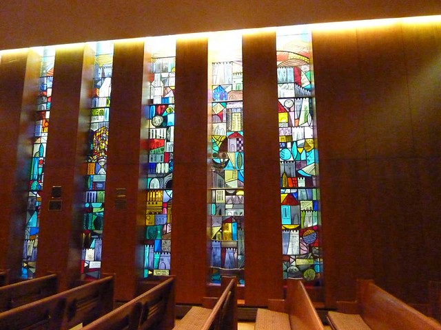 P1000281-2011-09-22-APC-Sacred-Spaces-Ahavath-Achim-Synagogue-Stained-Glass-by-Perli-Pelzig-Chapel