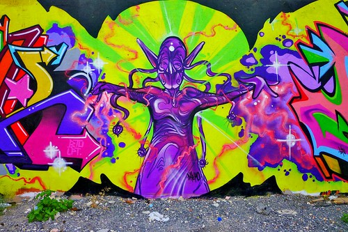 P1050448-graffitis by pelz