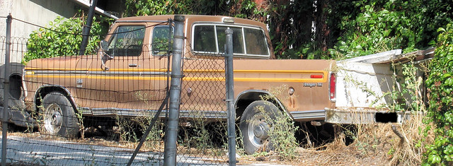 brown classic ford overgrown truck vintage rust rusty pickup dent rusted 1970s dents supercab beater madeinusa americanmade dented f250 worktruck camperspecial rangerxlt extendedcab eyellgeteven