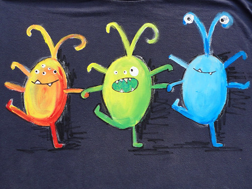 kattekwaad shirt dancing bugs close-up 