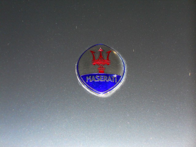 maserati ghibli 5000 ss carrozzeria ghia 1969 1970 1971 1972 1973 v8 giorgetto giugiaro classic historic vintage oldtimer antique antiguos depoca logo emblem badge beautiful soul beauty power toprope nikon meilenwerk wiebestrasse altmoabit berlin car cars auto autos macchina macchine coche coches voiture voitures carro carros bella badges element detail abstracts details marque
