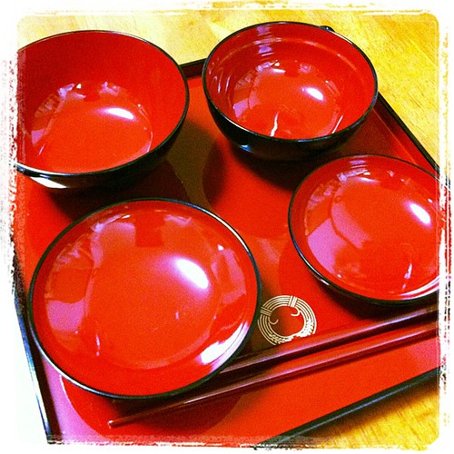 お食い初め用の食器は、先日お宮参りの際に東伏見稲荷神社でもらった
