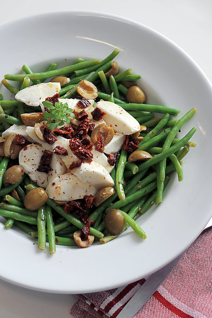 Green beans, Mozzarella and Green Olives