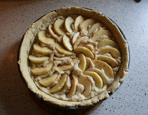 making apple tart