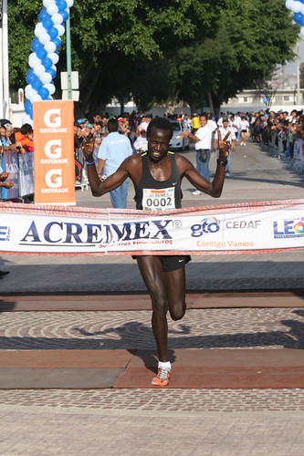 Hillary Kimaiyo gana el Maraton de Leon 2011