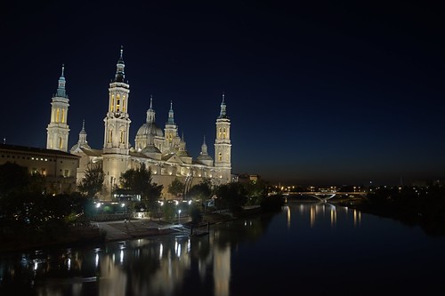 La Basilica del Pilar por la noche