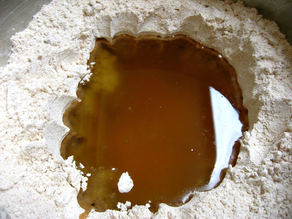 honey cake - adding wet to dry ingredients