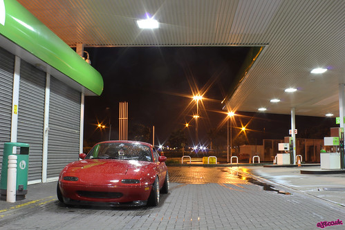 with the opportunity to take a few more shots of his slammed Mx5