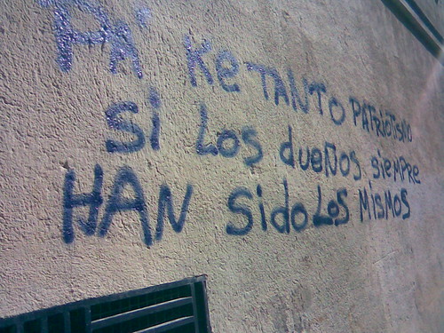 Graffiti: "Pa' ke tanto patriotismo si los dueños siempre han sido los mismos"