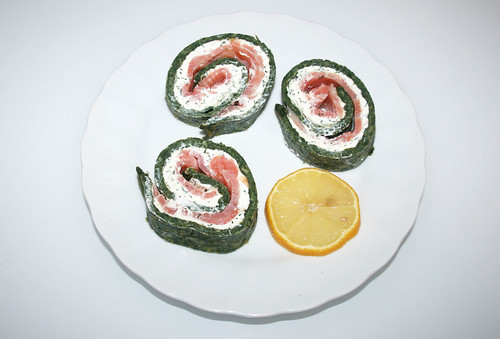24 - Spinat-Lachs-Rolle / Spinach salmon role - Serviert