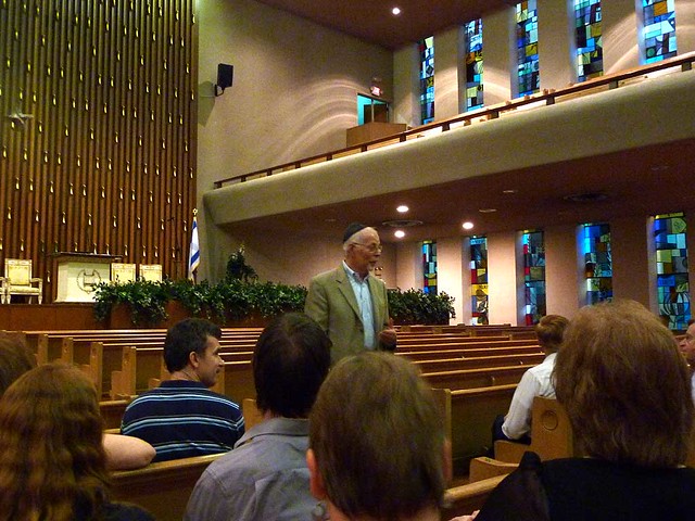 P1000308-2011-09-22-APC-Sacred-Spaces-Tour-Ahavath-Achim-Synagogue-Stanley-L-Daniels-presenting