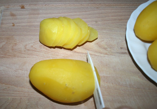 22 - Kartoffeln in Scheiben schneiden
