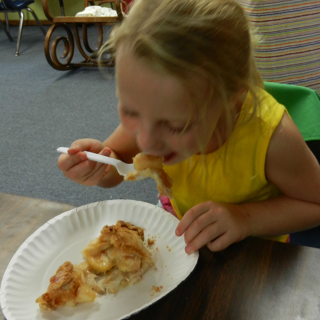 Miss Ahrens' Class: Eating Apple Pie