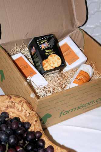 Farmison.com cheese box 2881 R