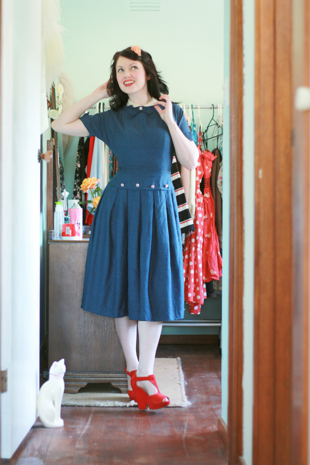 1940s blue dress red shoes c