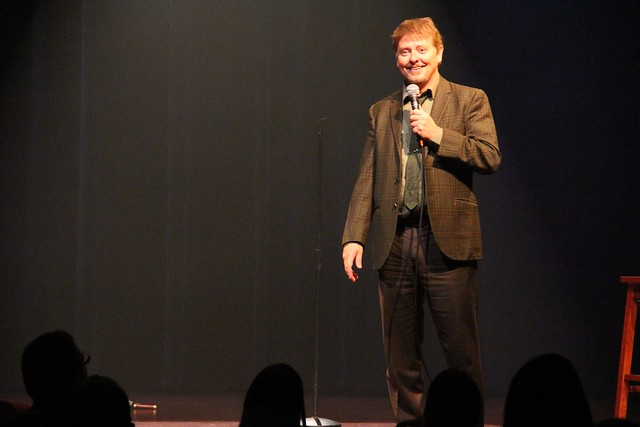 Dave Foley surprises Chicago, joining "Two Kids One Hall"
