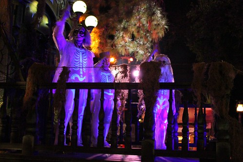 Hitchhiking Ghosts - Boo To You parade
