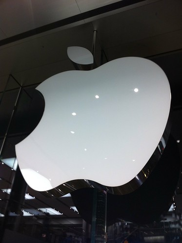 Dimmed Apple logo at Hong Kong Apple Store 