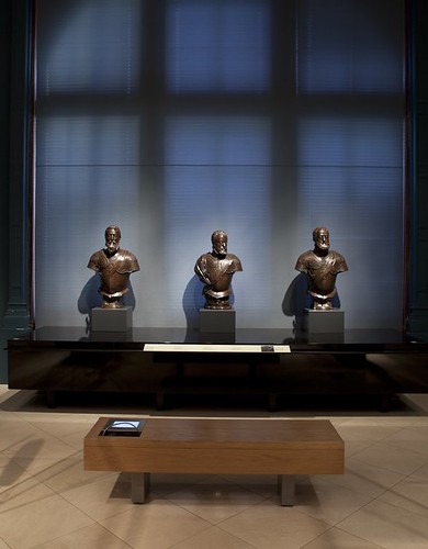 The Leone Leoni busts as installed