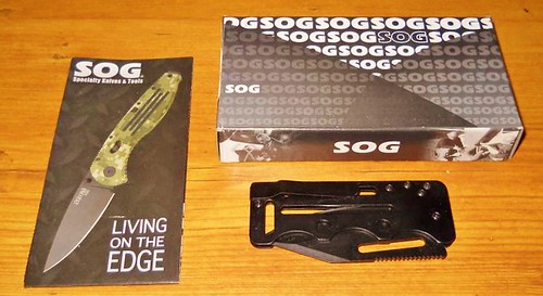 SOG Access Card 2.0 (Tactical Black) 2.75" VG10 Steel Blade