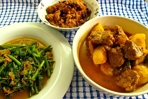 IMG_0746 Lunch ： Pork curry , kangkung belacan and minced meat bean paste