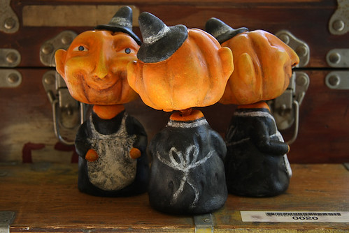 Original limited edition Halloween bobble head sculptures in a vintage style for Bindlegrim by Robert Aaron Wiley