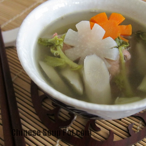 [photo-bowl of burdock daikon carrot pork soup]
