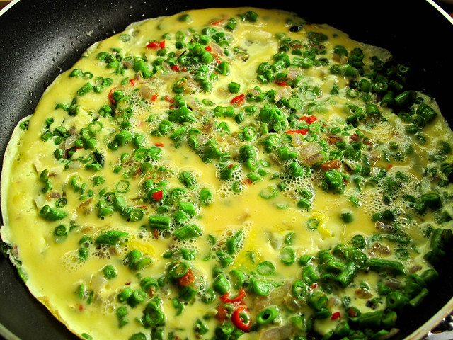IMG_0826 Long beans and basil omelette,  豆角罗勒大葱煎蛋