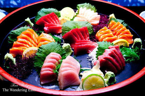 "Pride" Sashimi of tuna, yellowtail, and salmon (1st course)
