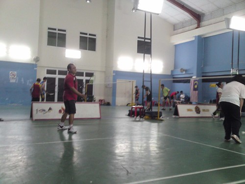 Main Badminton Sampai Mandi Peluh by herman blog