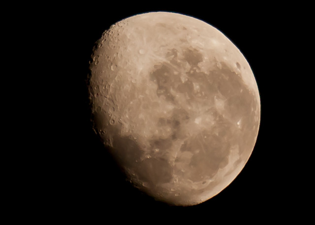 20110917 Waning Gibbous Moon-3