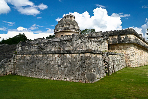 El Observatorio astronómico, Chichen Itzá | México by Pola Damonte