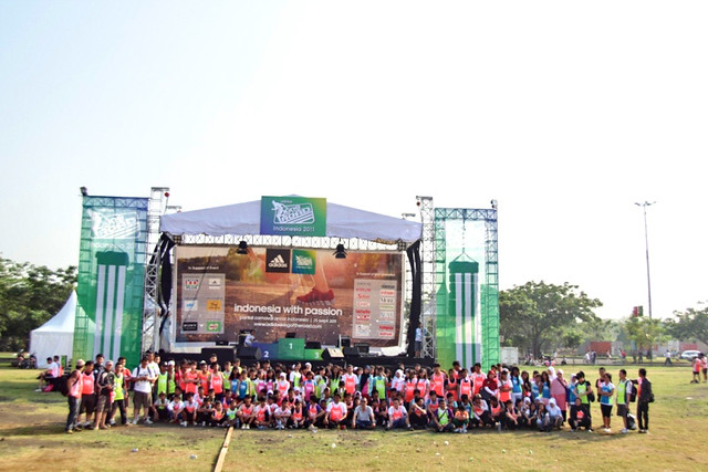 150 YCAB students in front of the main stage