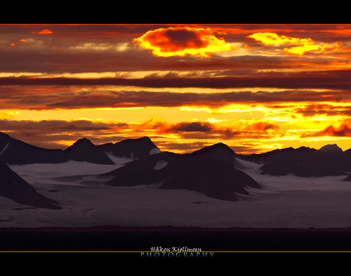 Sunset over the glacier by Håkon Kjøllmoen, Norway
