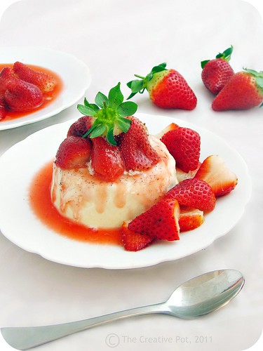Coquito Pana Cotta with Strawberry Compote d2-w