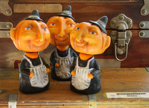 Original limited edition Halloween bobble head sculptures in a vintage style for Bindlegrim by Robert Aaron Wiley