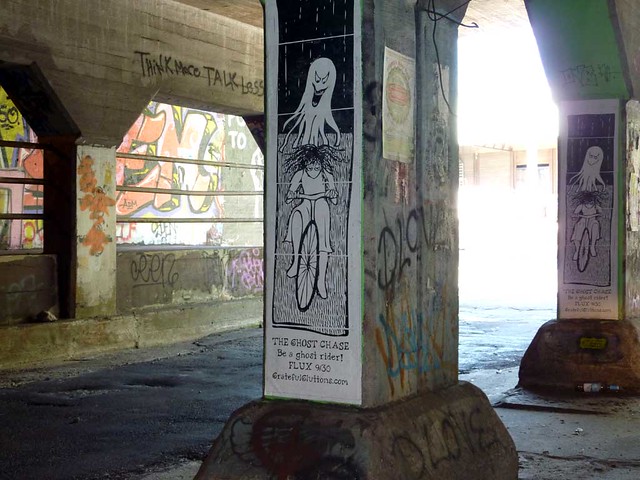 P1000974-2011-10-07-Krog-Tunnel-Flux-2011-Ghost-Bike-Sign